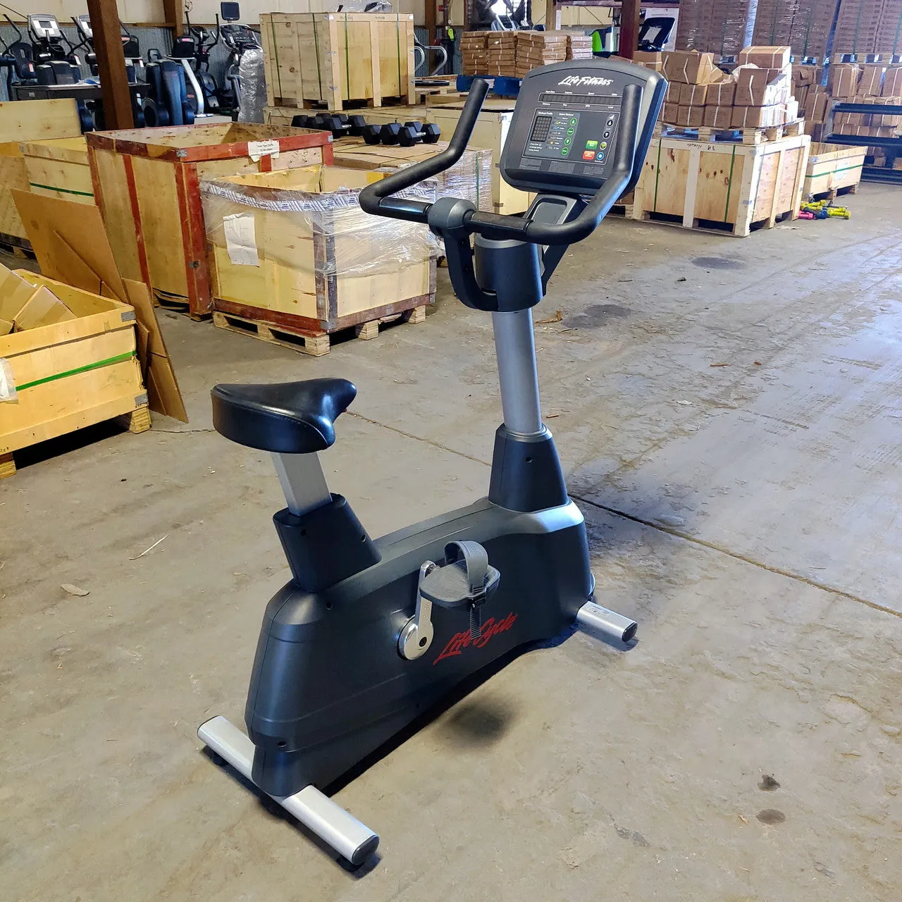 Life Fitness Upright Exercise Bike Activate Series