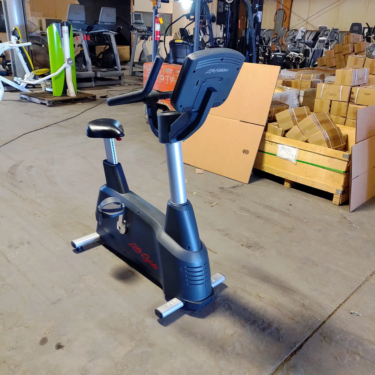 Life Fitness Upright Exercise Bike Activate Series